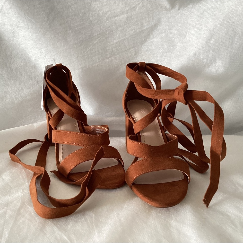 NWT H&M Faux Suede Tie-Up Open Toe Pump, Size 7